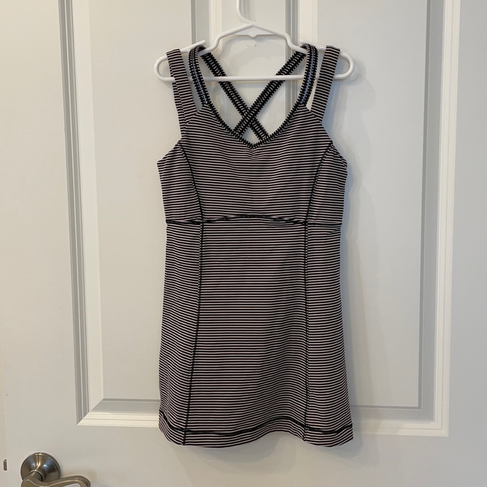 Lululemon top with built-in bra